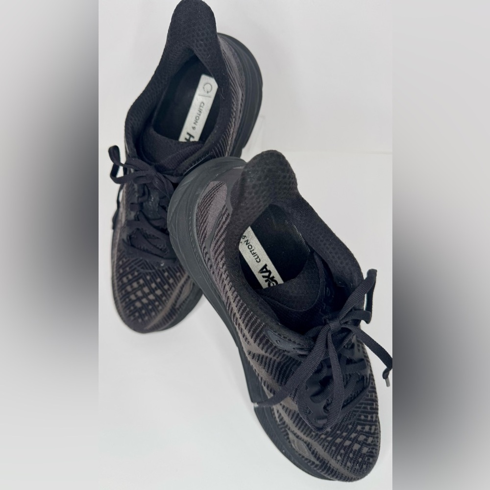 Hoka Men's Clifton 9 Black Athletic Shoes, Gently Worn, Excellent Condition!